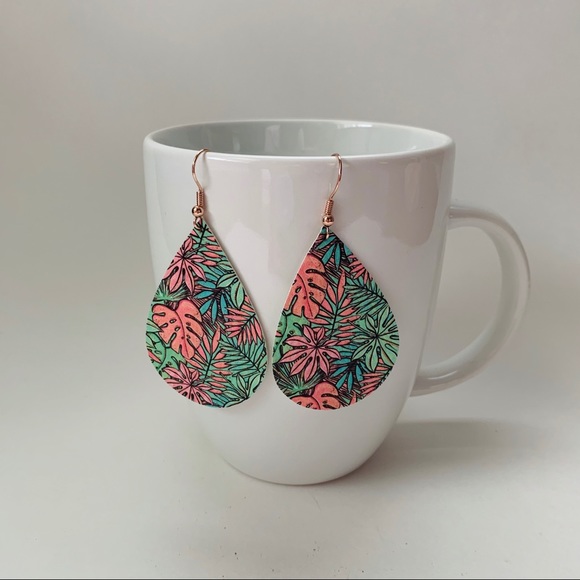 Hawaiian Tear Drop Earrings - Picture 1 of 3